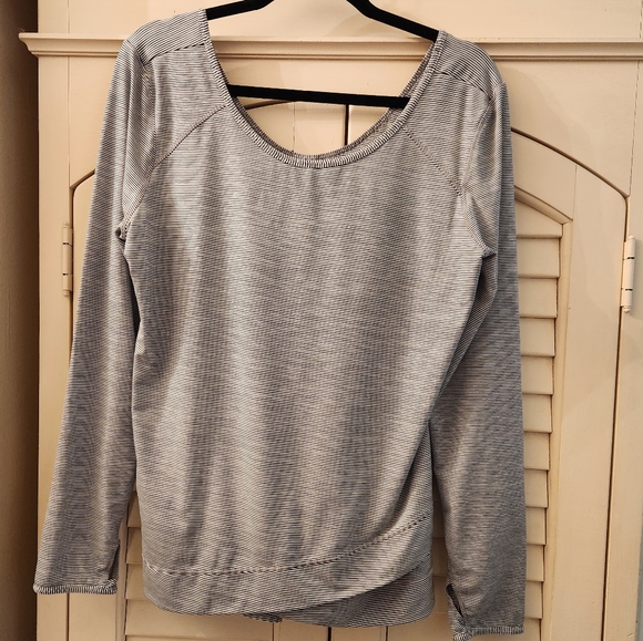 Lovely Zella Jersey Athletic Top with Beautiful details!      Sz XL - Picture 9 of 14